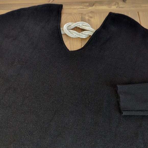 Frank Lyman V-neck Thigh-length Pullover Sweater - Picture 13 of 13